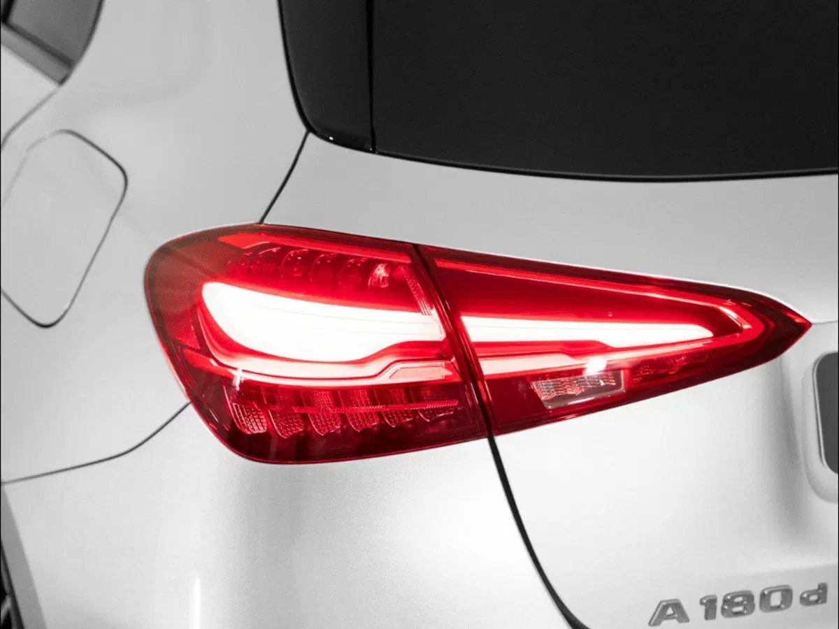 Mercedes-Benz Classe A Sedan nuova a Macerata (6)