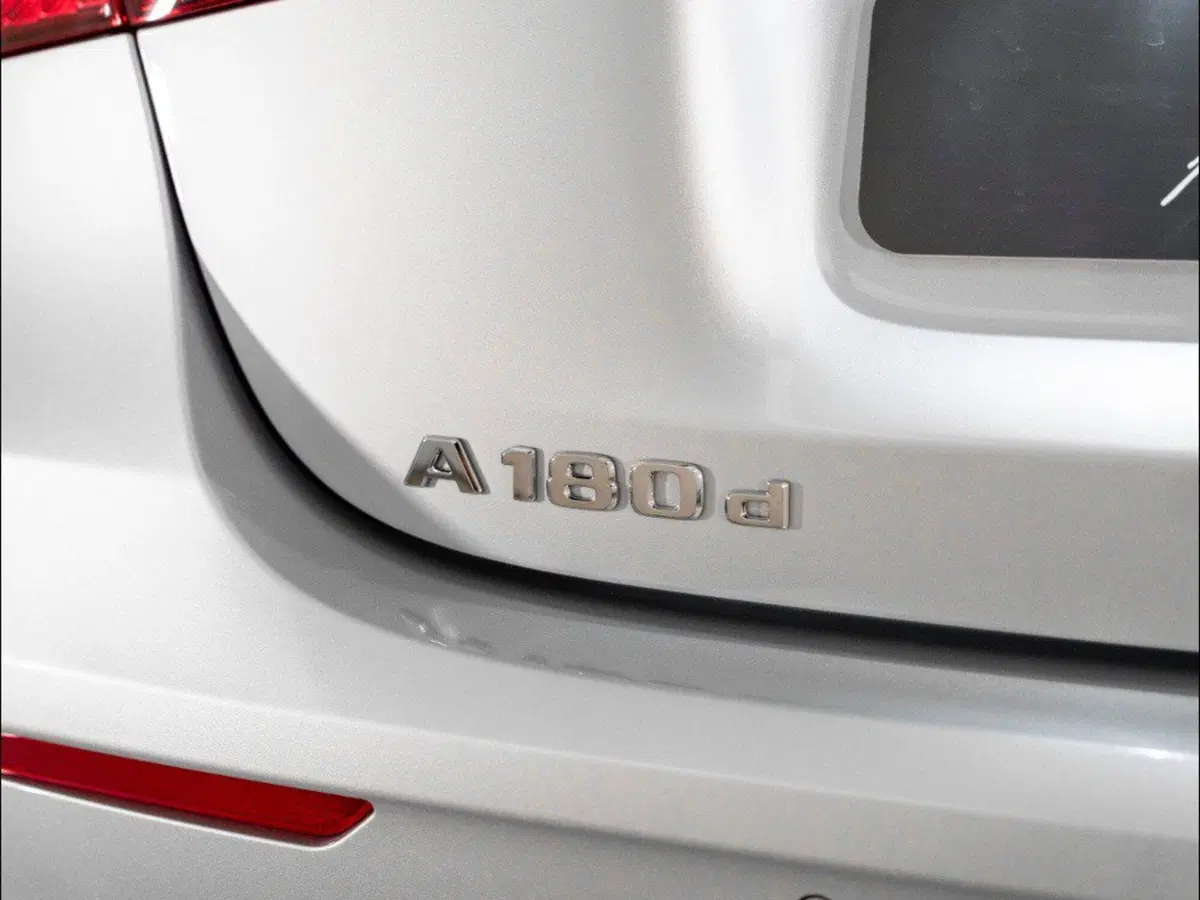 Mercedes-Benz Classe A Sedan nuova a Macerata (7)