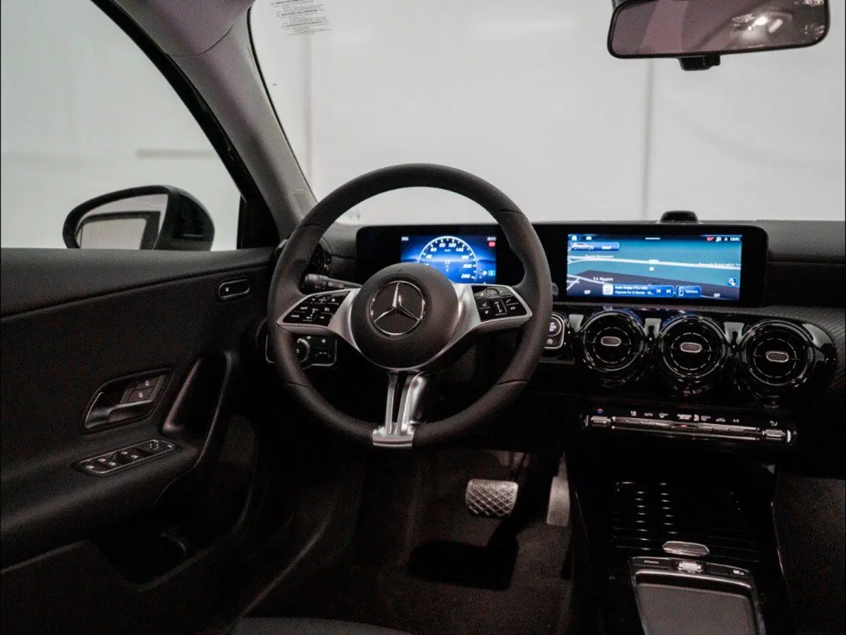 Mercedes-Benz Classe A Sedan nuova a Macerata (12)