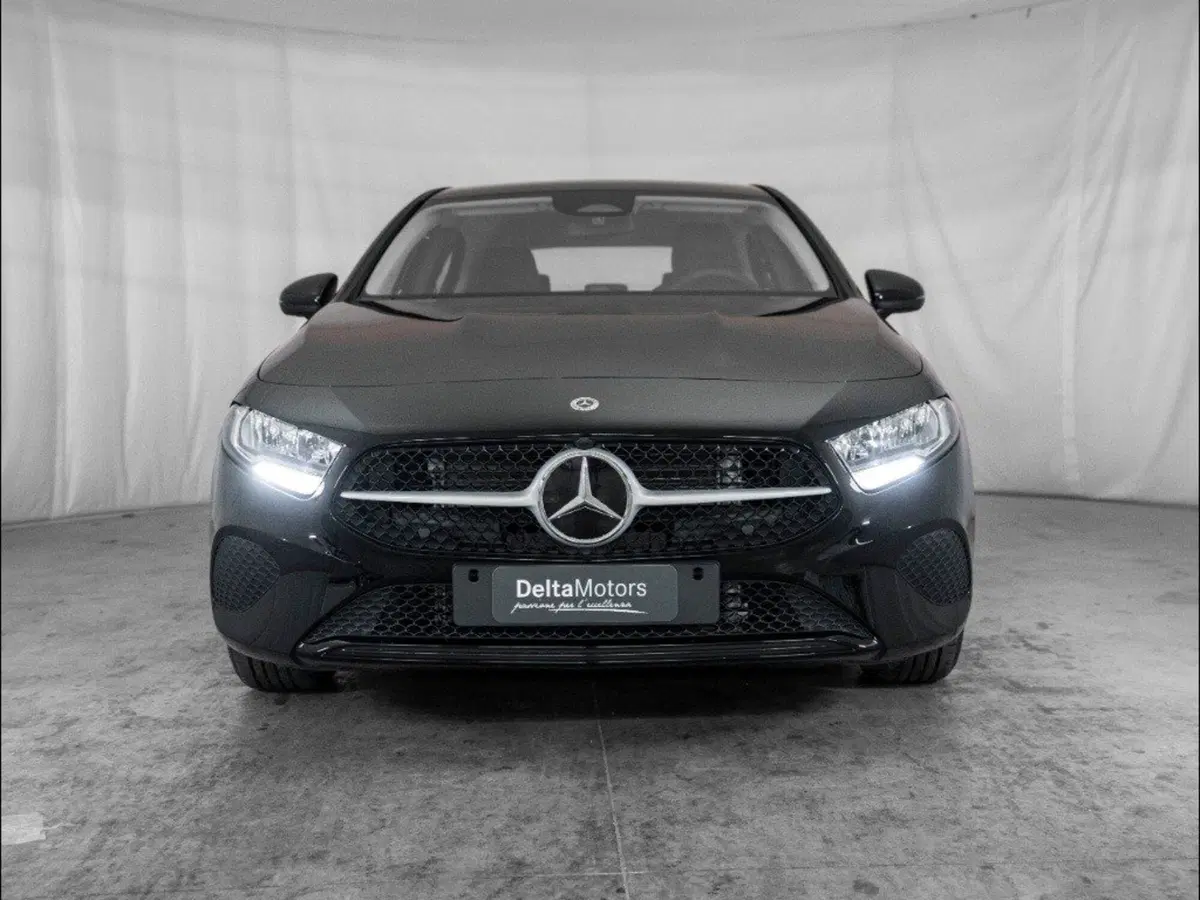 Mercedes-Benz Classe A Sedan nuova a Macerata (5)