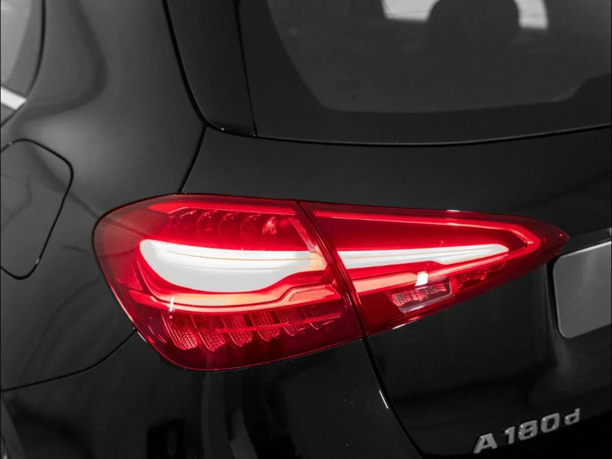 Mercedes-Benz Classe A Sedan nuova a Macerata (8)