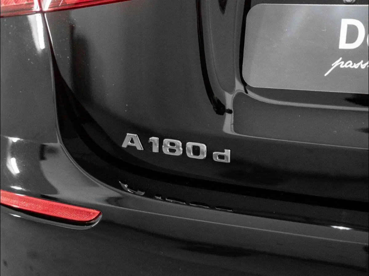 Mercedes-Benz Classe A Sedan nuova a Macerata (9)
