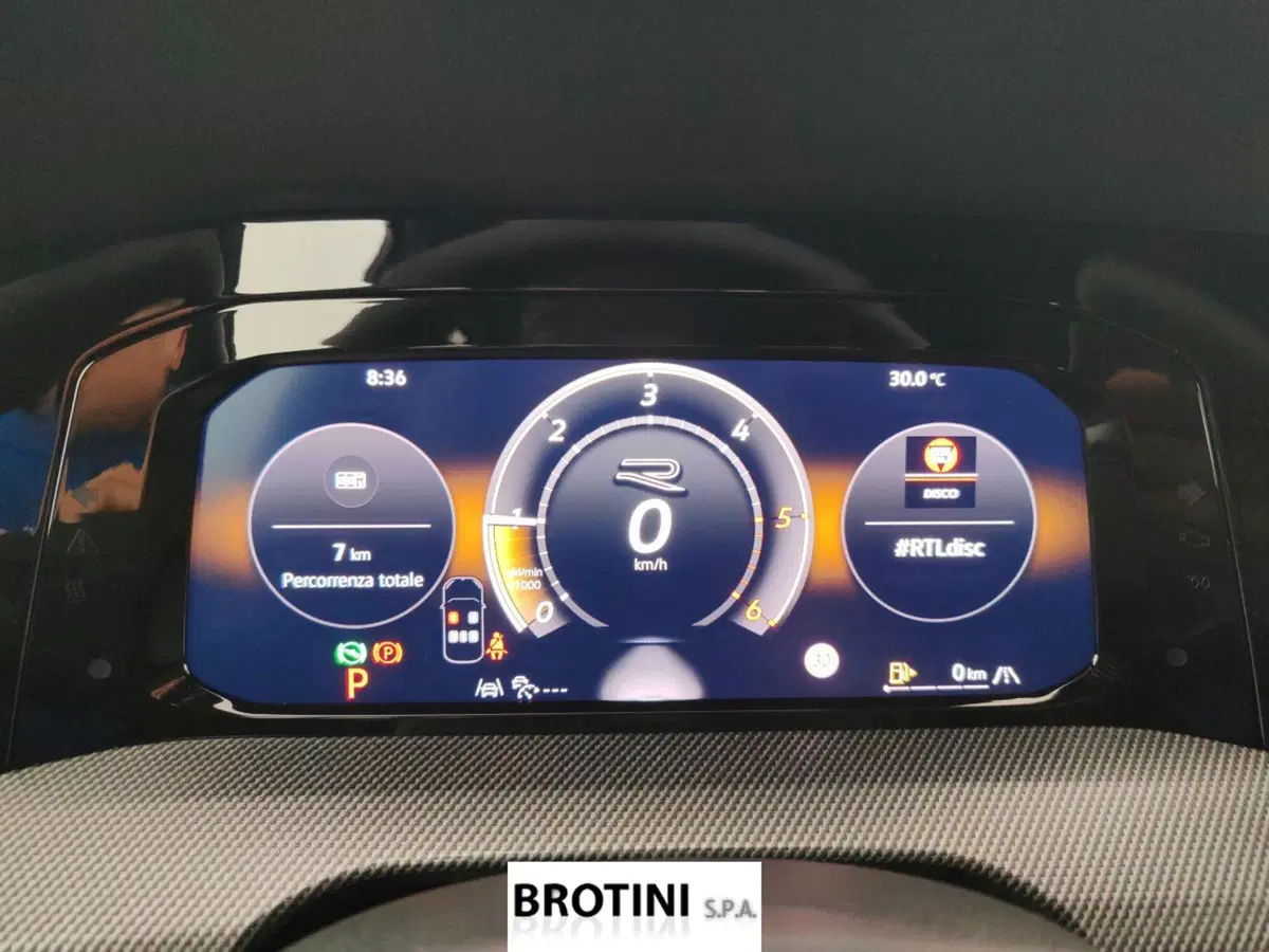 Volkswagen Golf nuova a Massa-Carrara (10)