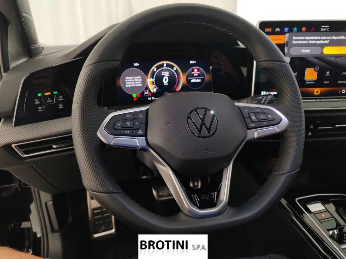 Volkswagen Golf nuova a Massa-Carrara (11)