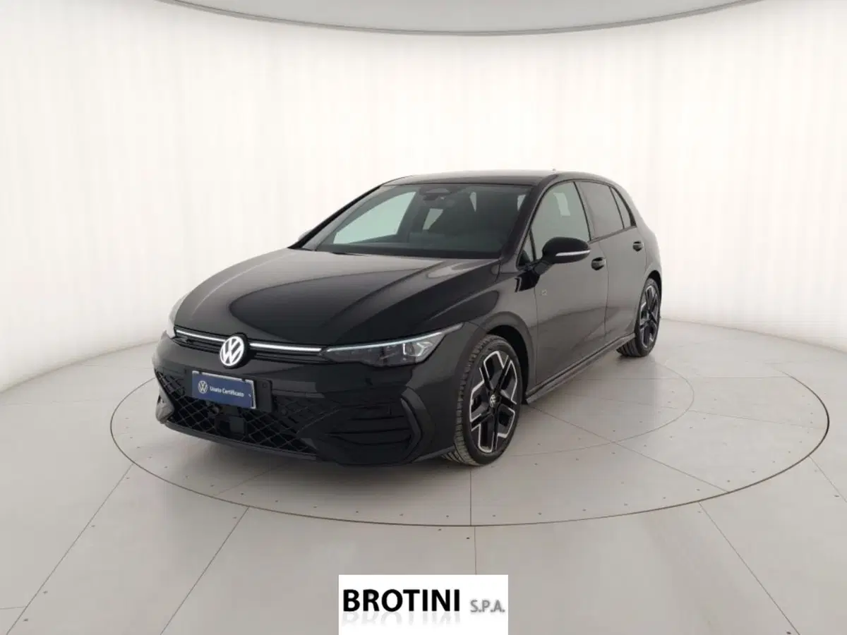 Volkswagen Golf nuova a Massa-Carrara (13)