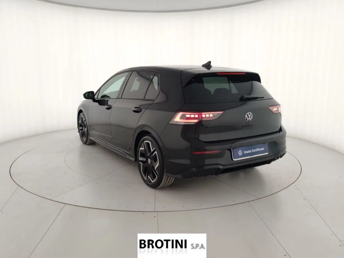 Volkswagen Golf nuova a Massa-Carrara (14)