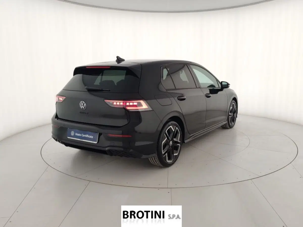 Volkswagen Golf nuova a Massa-Carrara (15)