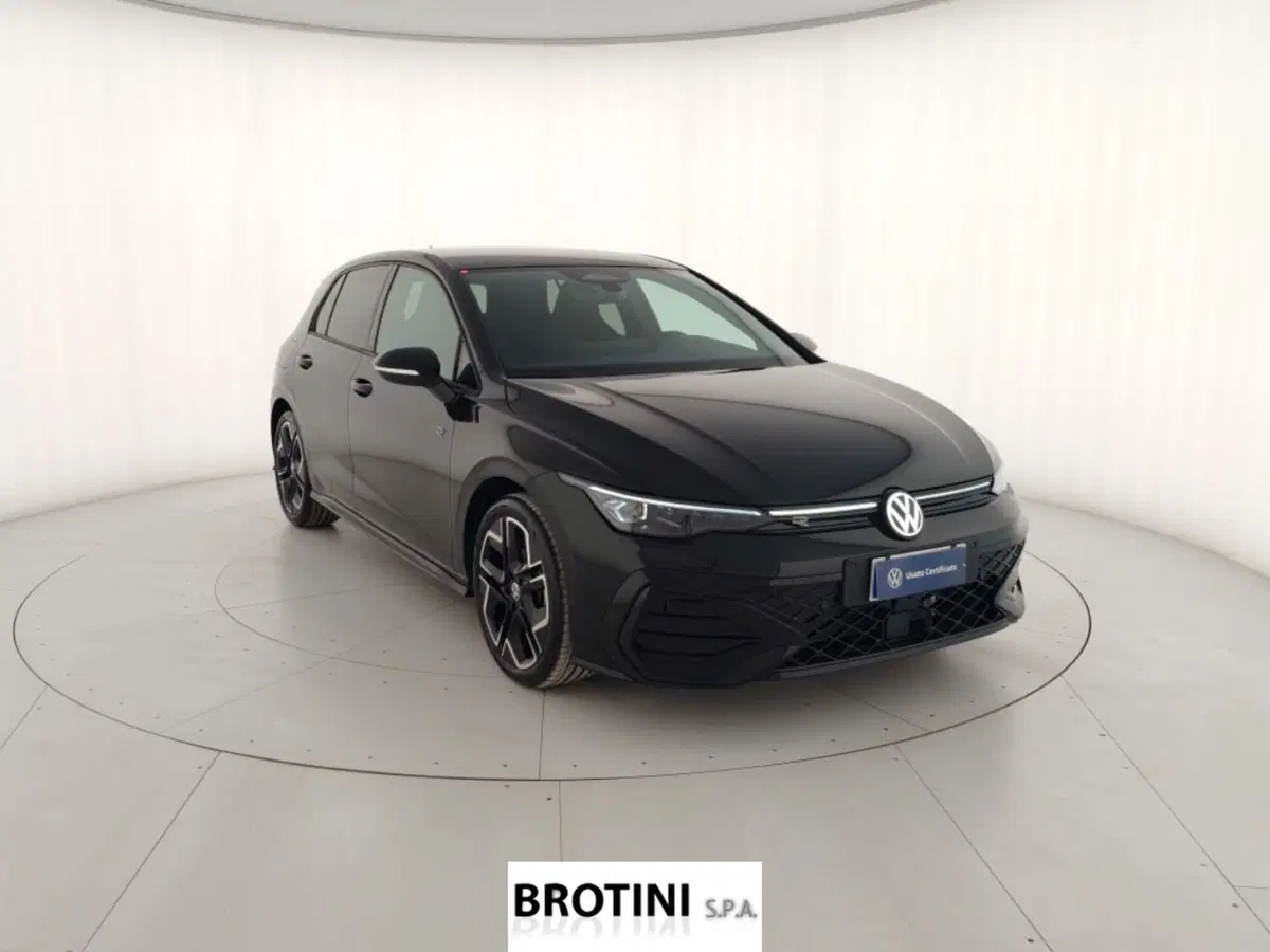 Volkswagen Golf nuova a Massa-Carrara (16)