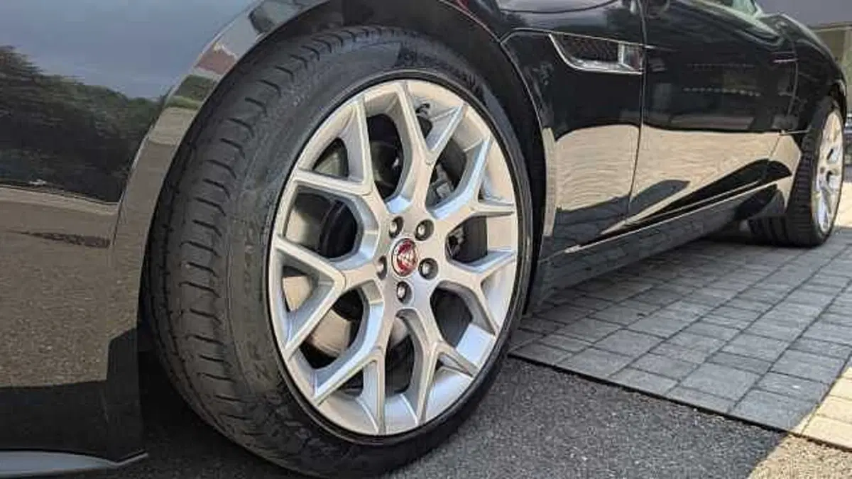 Jaguar F-Type Coupé usata a Brescia (18)