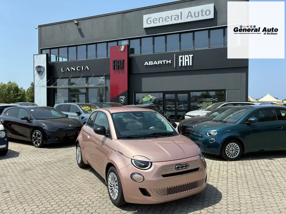 Fiat 500 nuova a Lucca