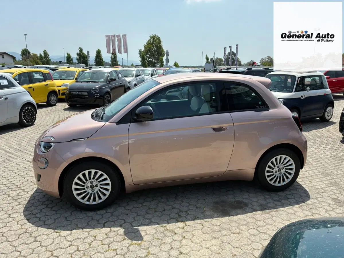 Fiat 500 nuova a Lucca (4)