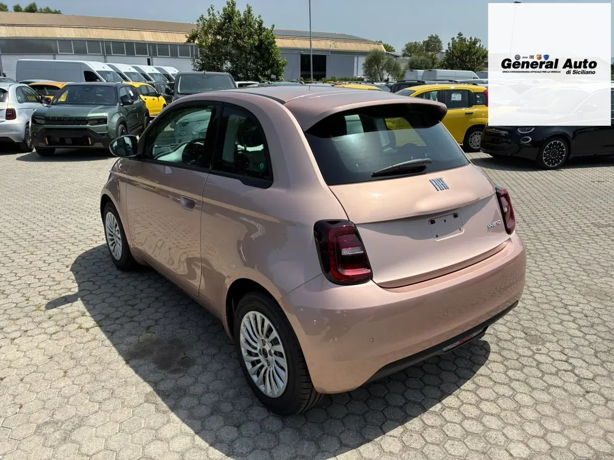 Fiat 500 nuova a Lucca (5)