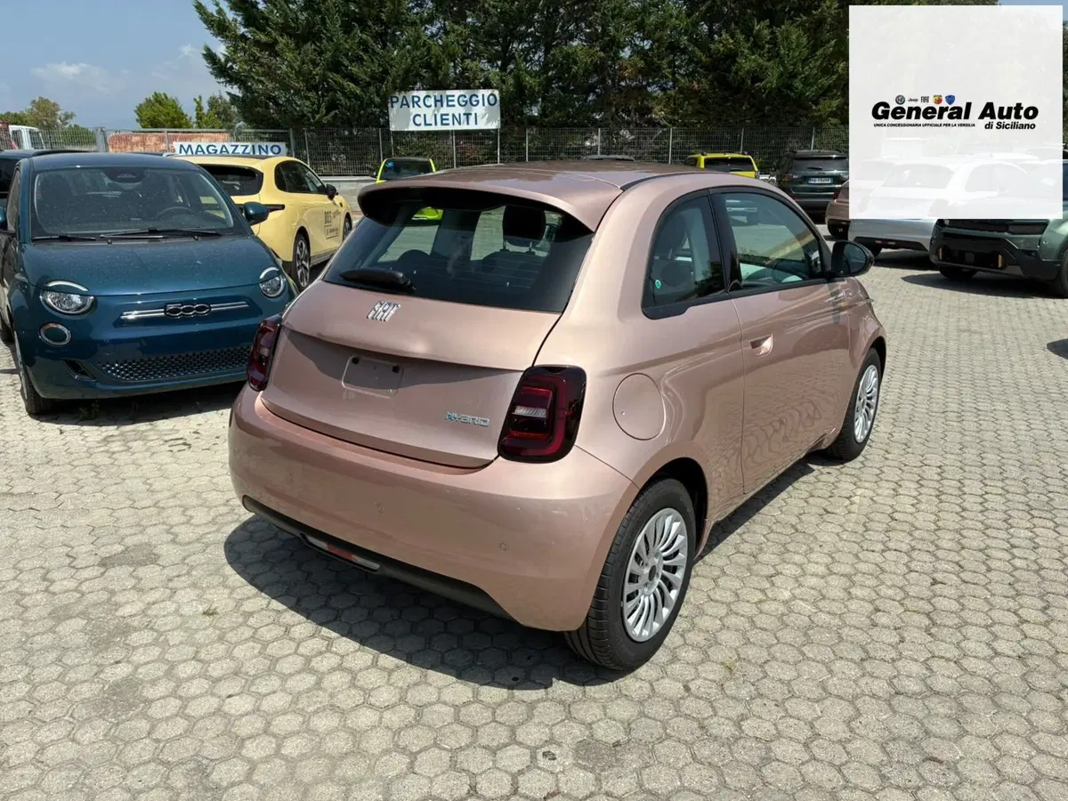 Fiat 500 nuova a Lucca (7)