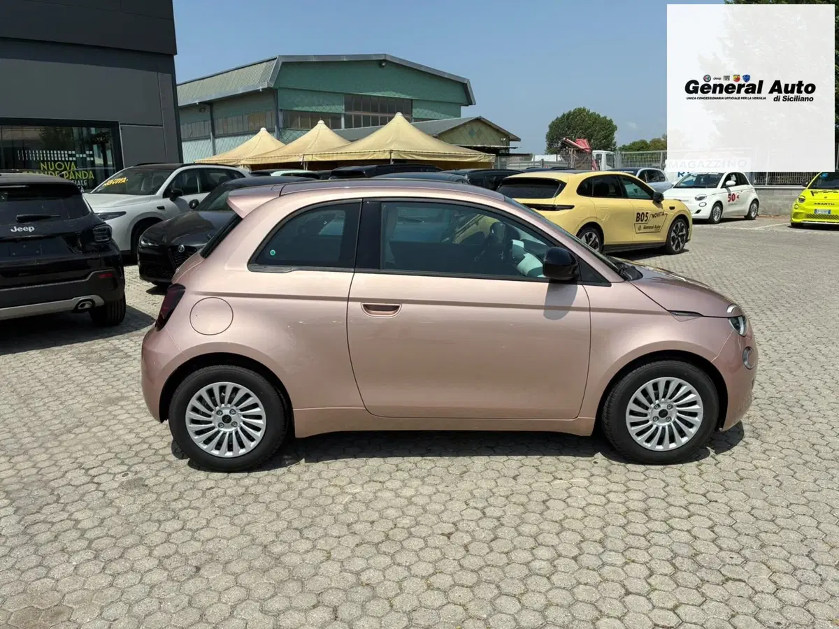 Fiat 500 nuova a Lucca (8)