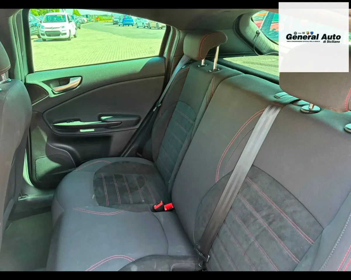 Alfa Romeo Giulietta usata a Lucca (18)