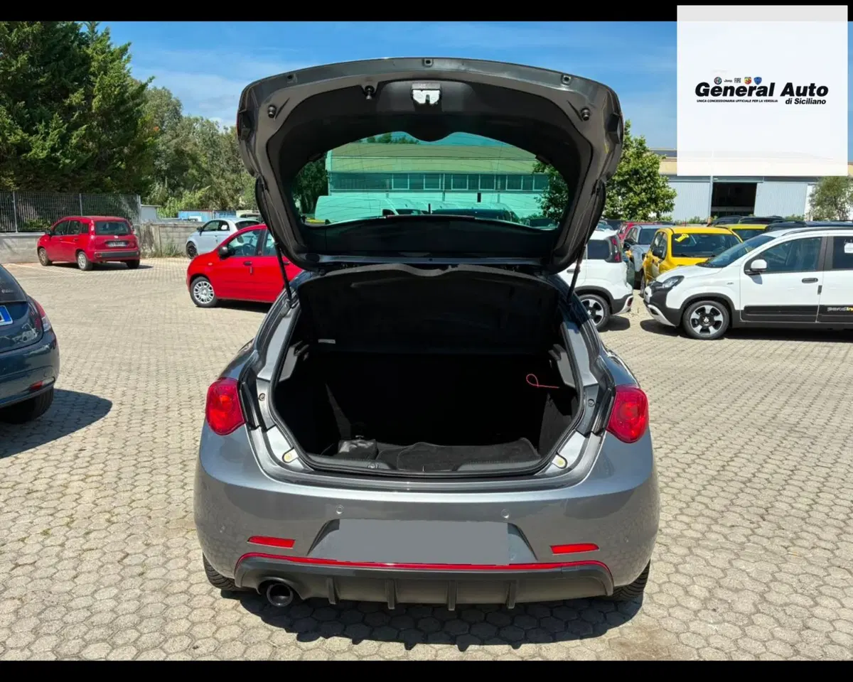 Alfa Romeo Giulietta usata a Lucca (7)