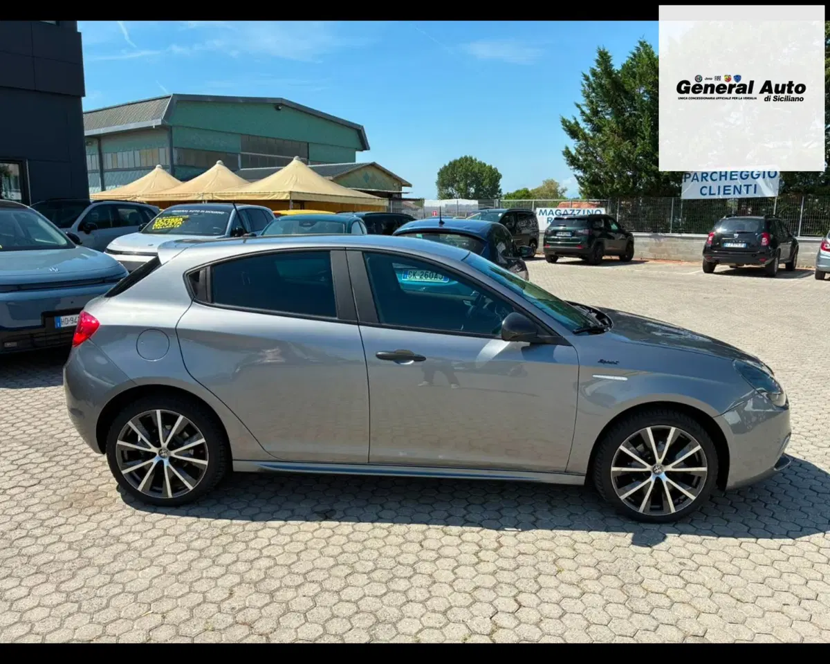 Alfa Romeo Giulietta usata a Lucca (8)