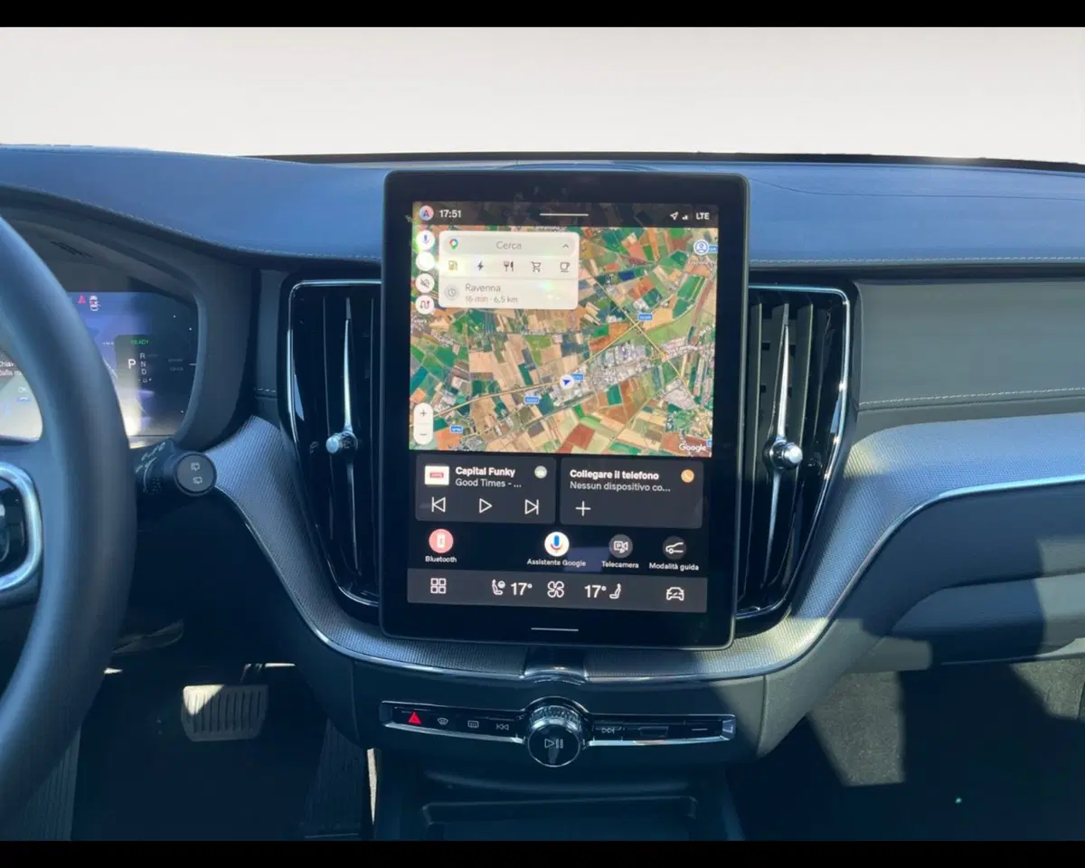 Volvo XC60 nuova a Ravenna (10)