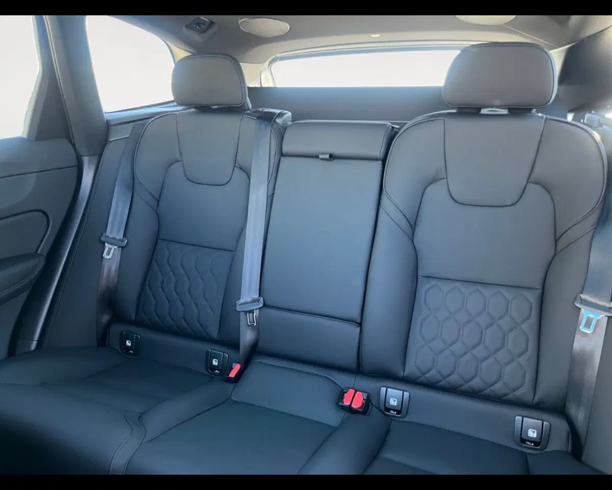 Volvo XC60 nuova a Ravenna (11)