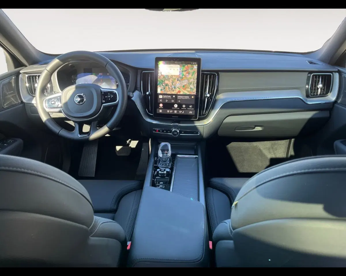 Volvo XC60 nuova a Ravenna (13)