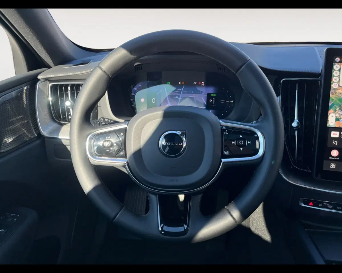 Volvo XC60 nuova a Ravenna (14)