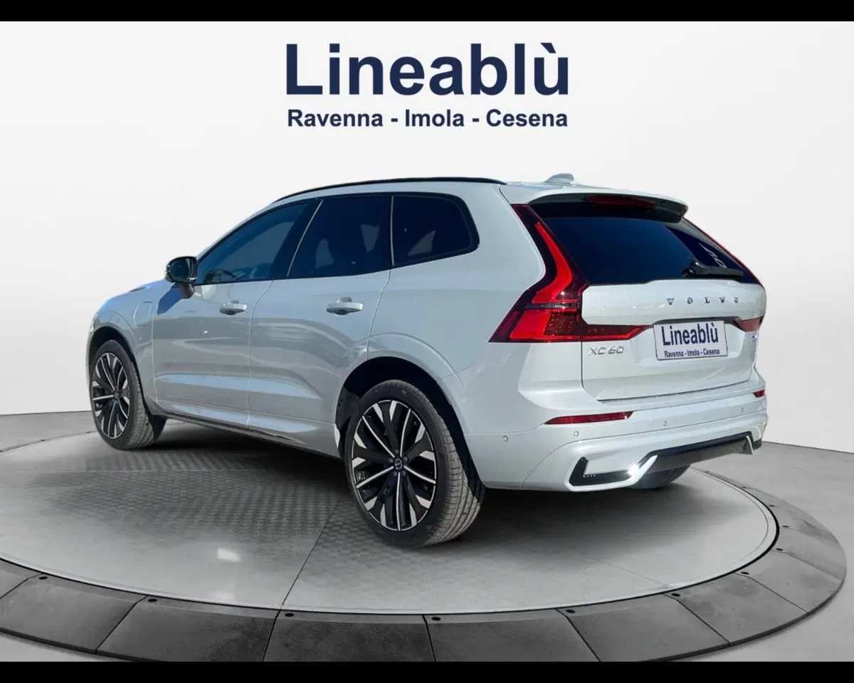 Volvo XC60 nuova a Ravenna (3)