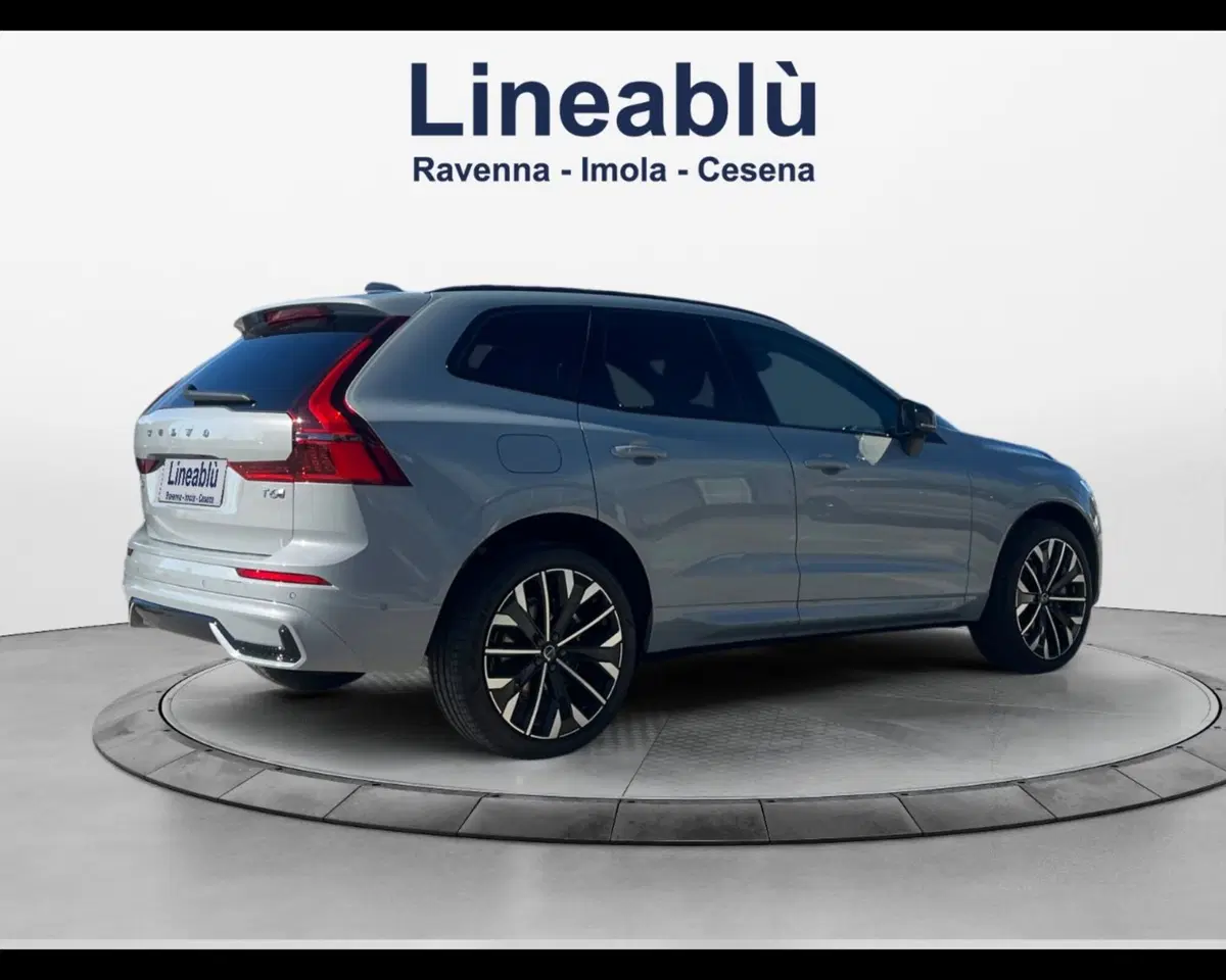 Volvo XC60 nuova a Ravenna (5)