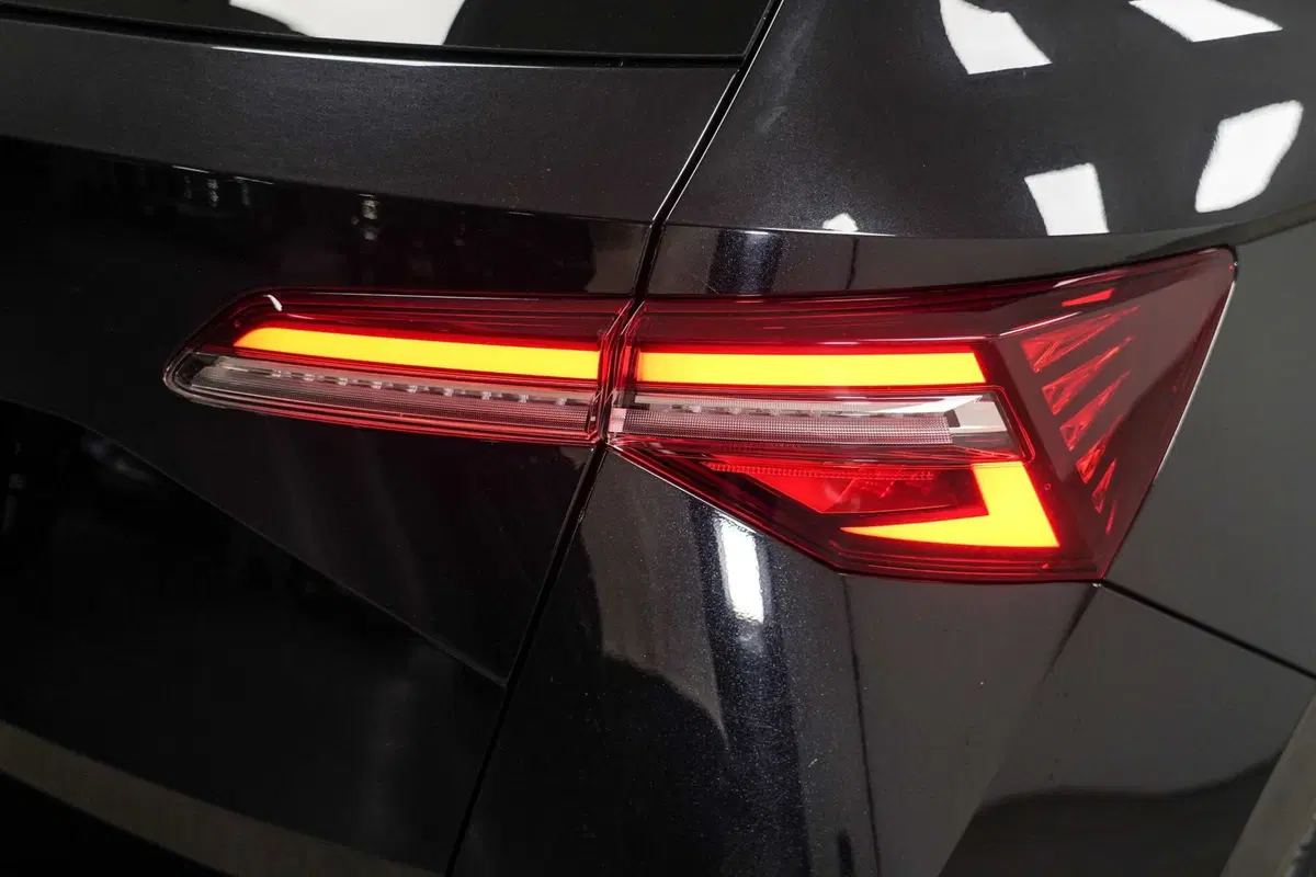 Skoda Karoq usata a Varese (8)