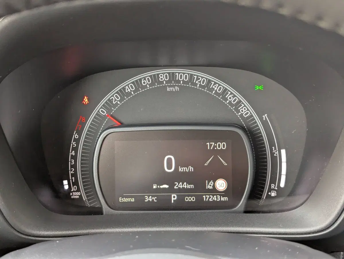 Toyota Aygo X usata a Pescara (12)