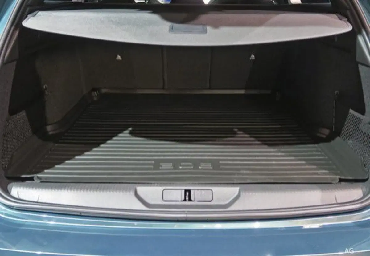 Peugeot 308 SW nuova a Salerno (19)