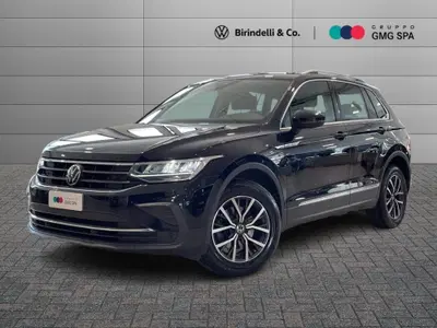 Volkswagen Tiguan 2.0 TDI SCR Life del 2023 usata a Pistoia