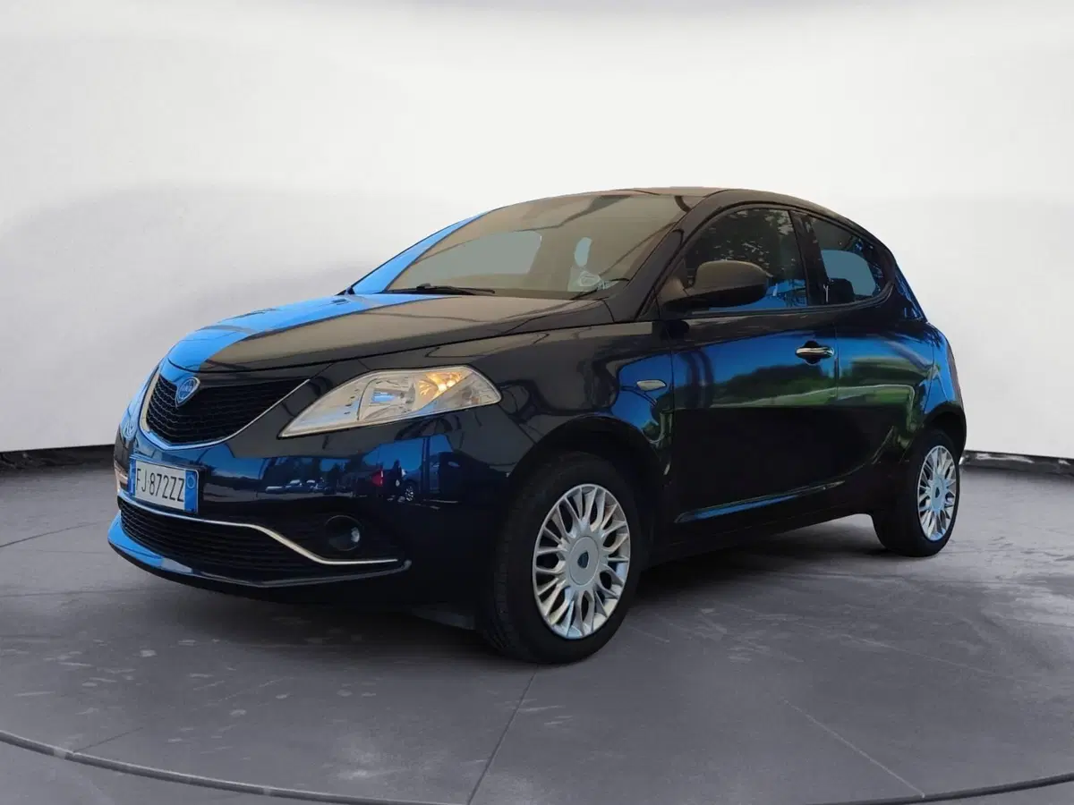 Lancia Ypsilon usata a Firenze
