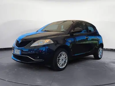 Lancia Ypsilon 1.2 69 CV 5 porte Silver del 2017 usata a Empoli