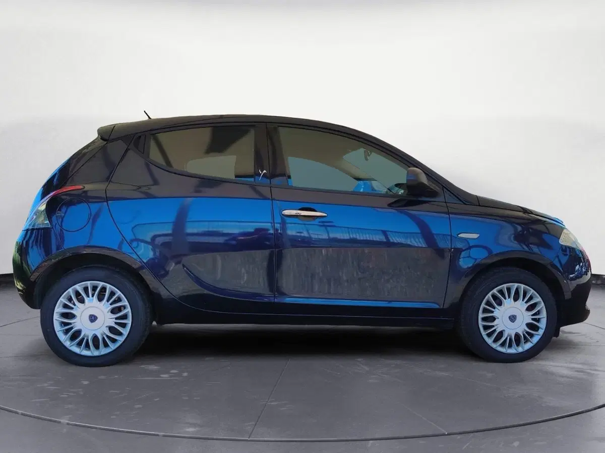Lancia Ypsilon usata a Firenze (10)