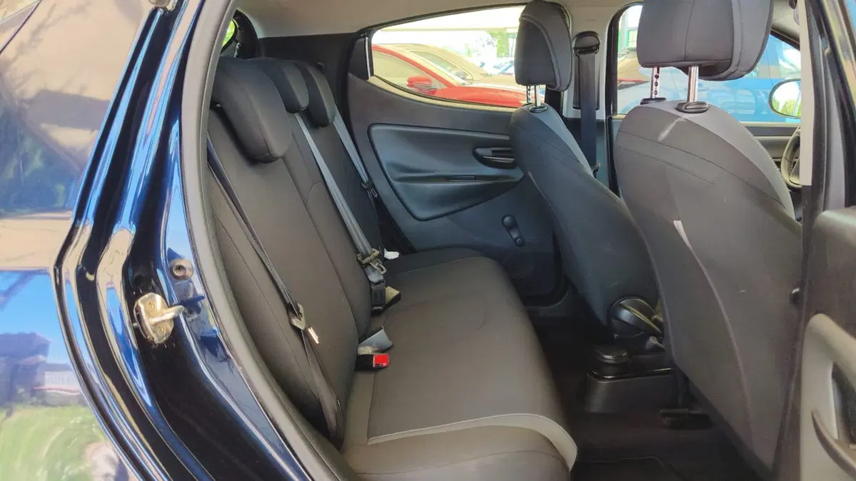 Lancia Ypsilon usata a Firenze (12)