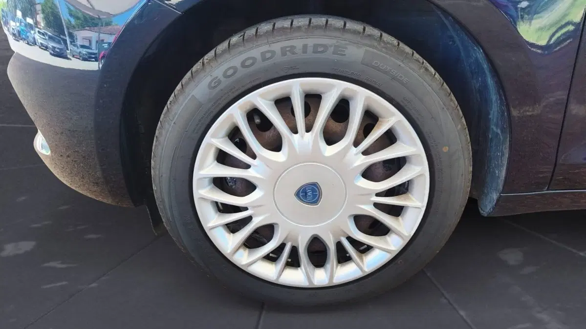 Lancia Ypsilon usata a Firenze (5)