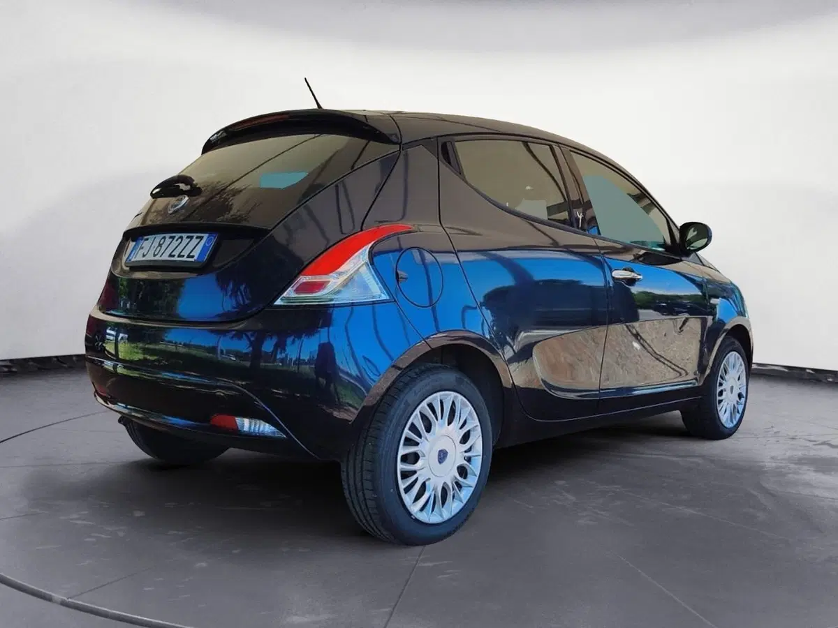 Lancia Ypsilon usata a Firenze (9)