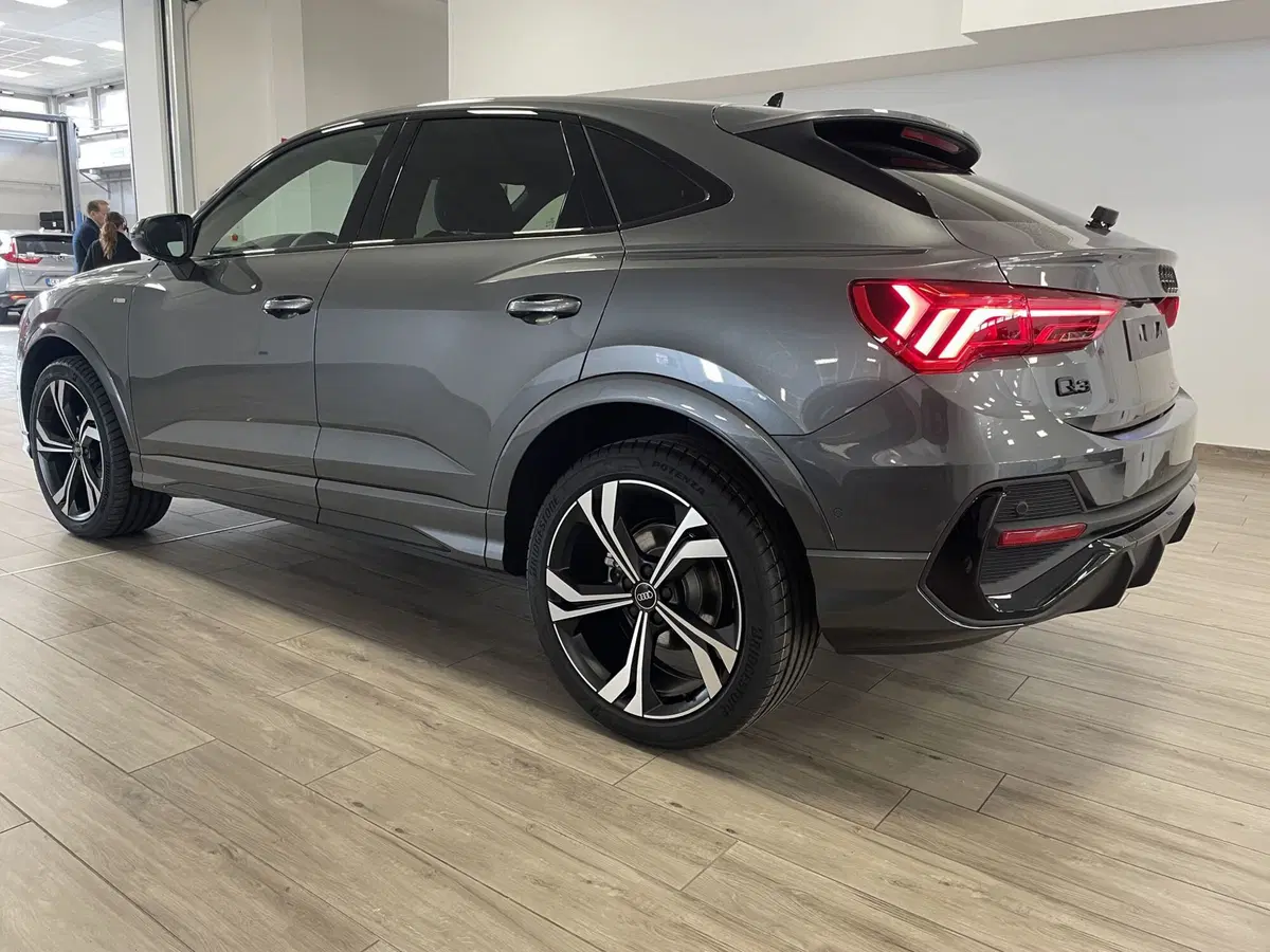 Audi Q3 Sportback nuova a Brescia (4)