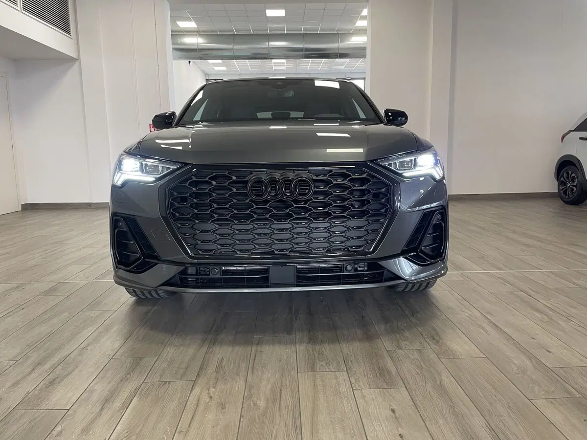 Audi Q3 Sportback nuova a Brescia (6)