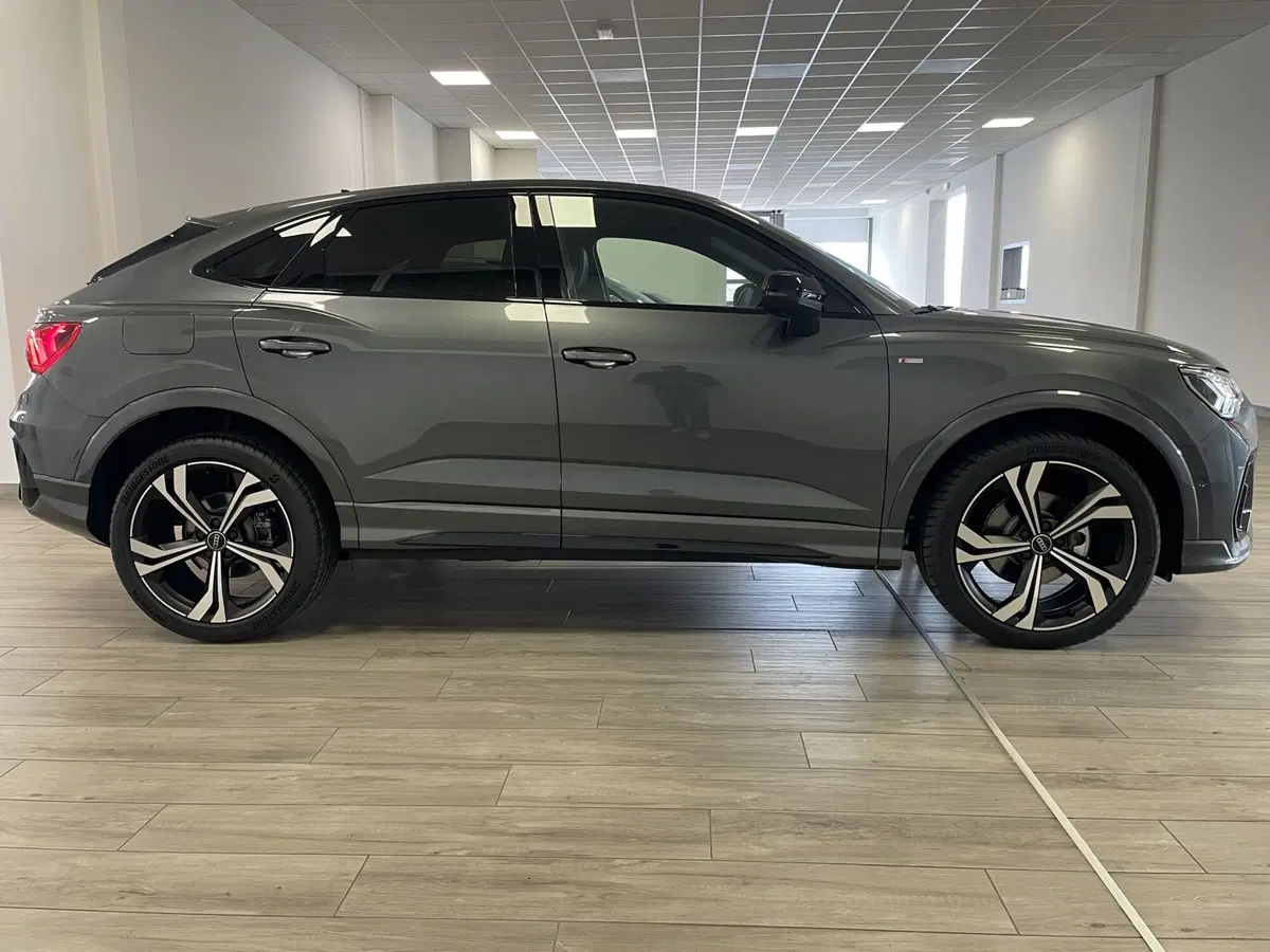 Audi Q3 Sportback nuova a Brescia (7)