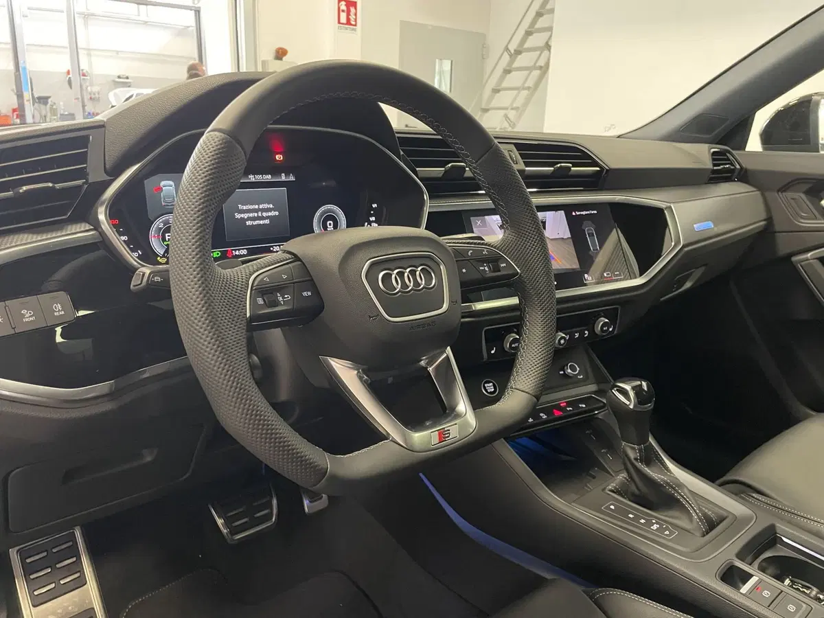 Audi Q3 Sportback nuova a Brescia (9)