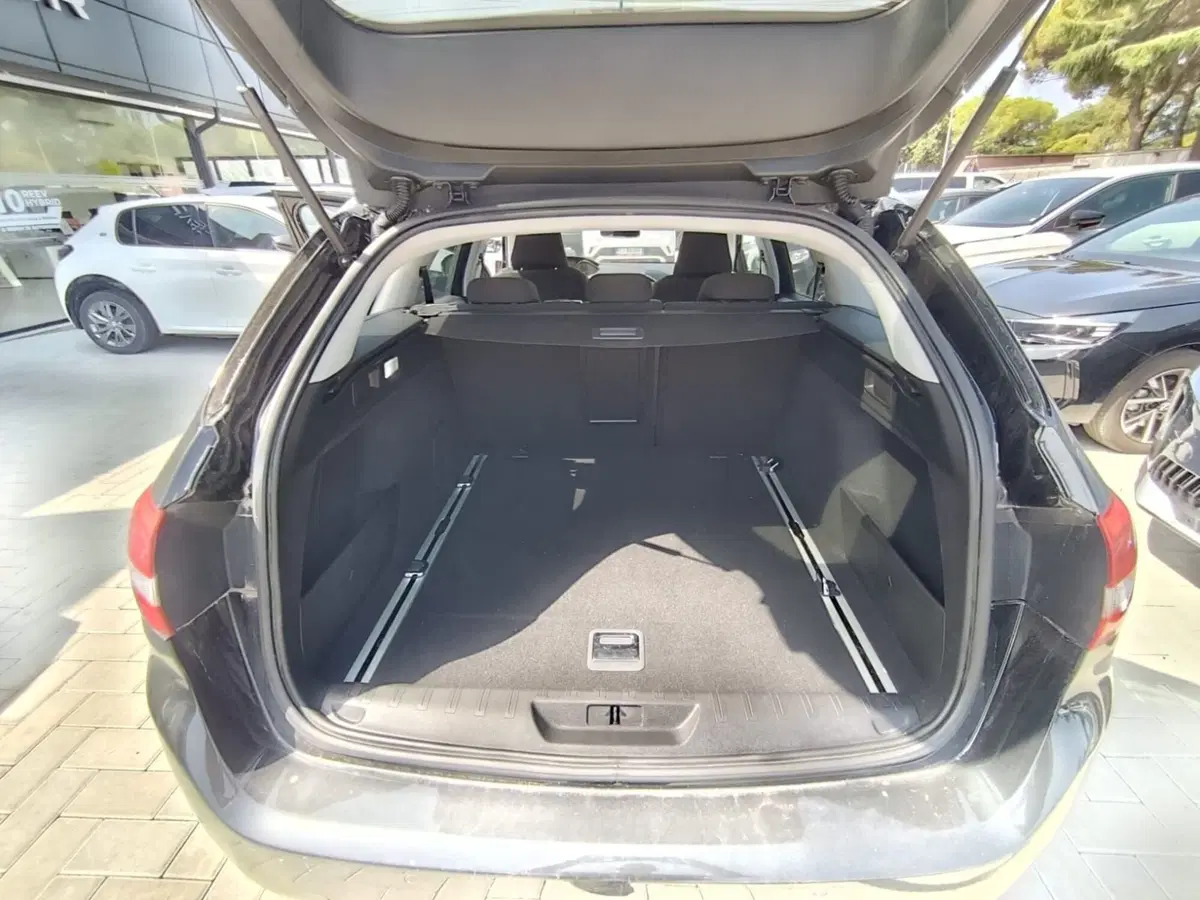 Peugeot 308 SW usata a Massa-Carrara (10)