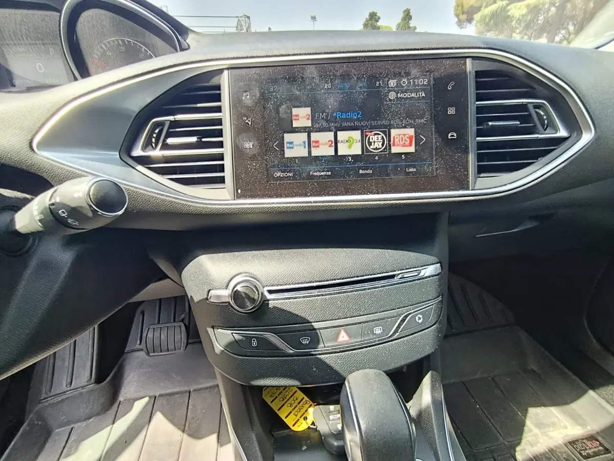 Peugeot 308 SW usata a Massa-Carrara (11)