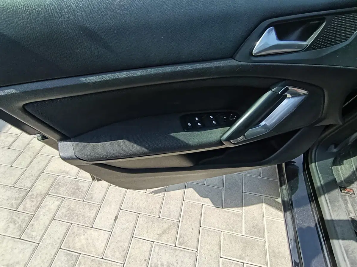 Peugeot 308 SW usata a Massa-Carrara (17)