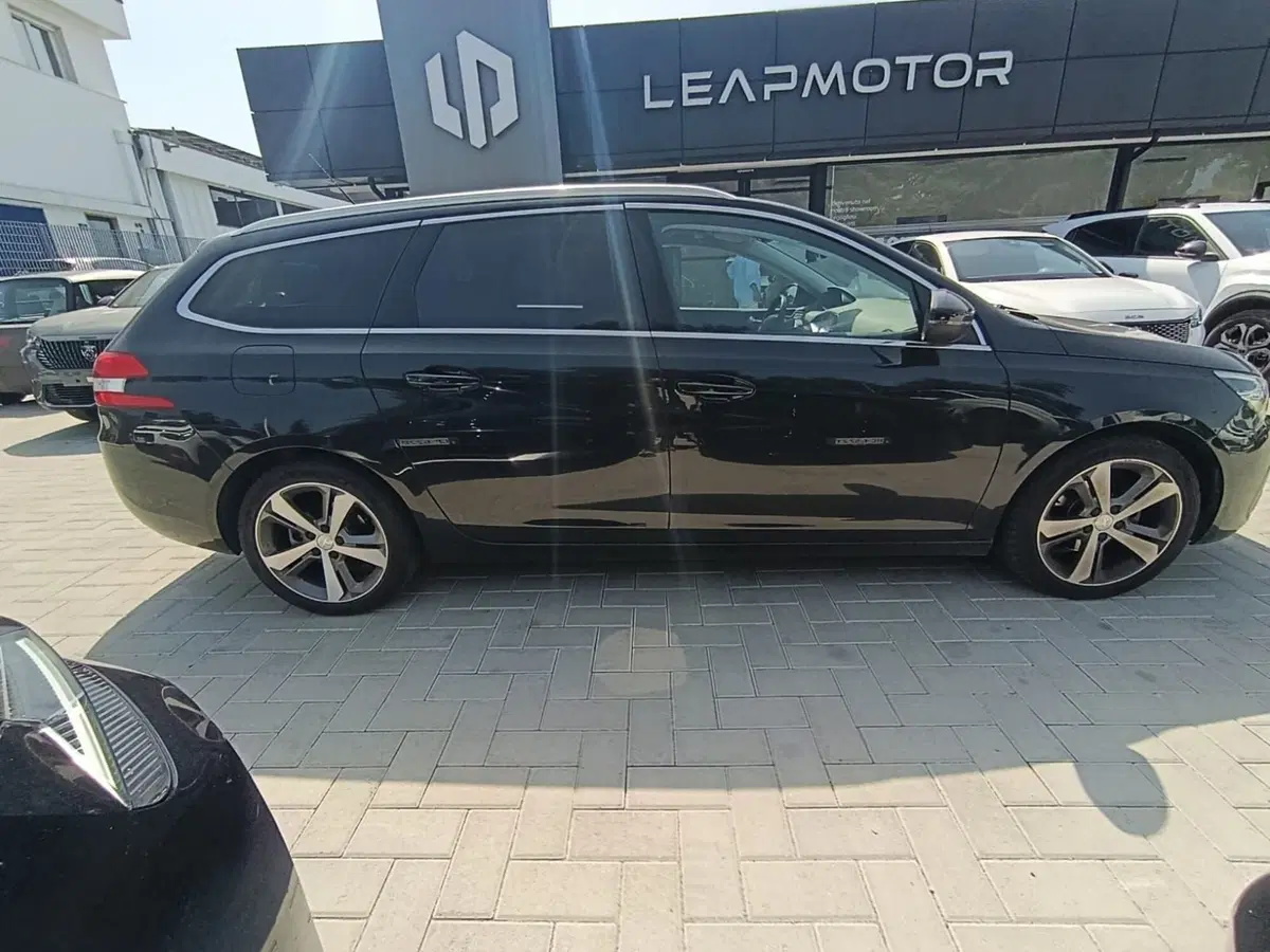 Peugeot 308 SW usata a Massa-Carrara (8)