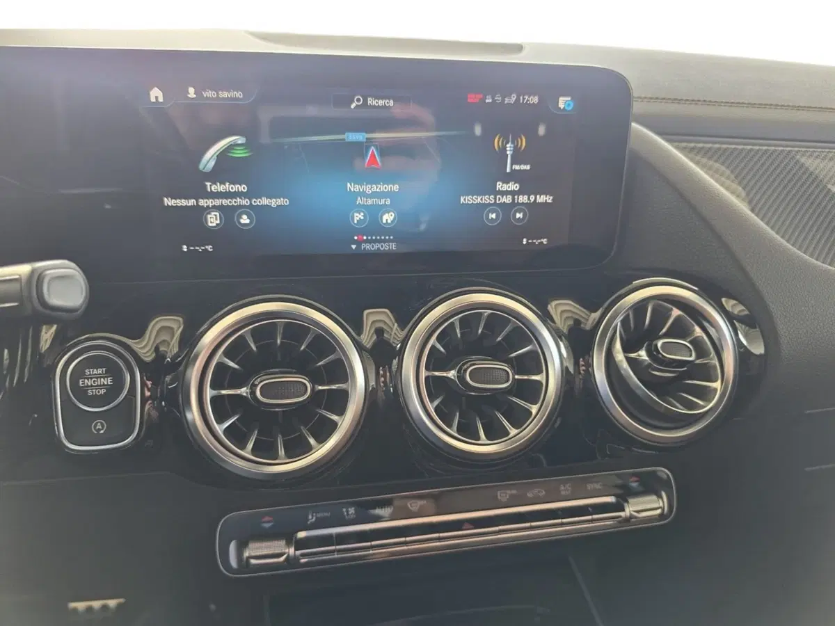 Mercedes-Benz GLA SUV usata a Bari (13)