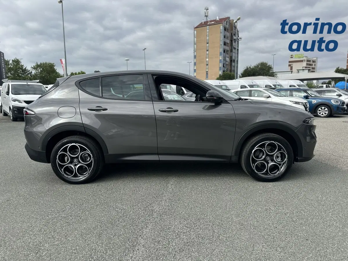 Alfa Romeo Tonale nuova a Torino (8)