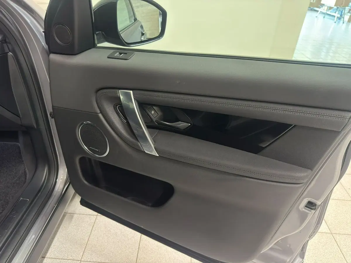 Land Rover Discovery Sport usata a Novara (10)