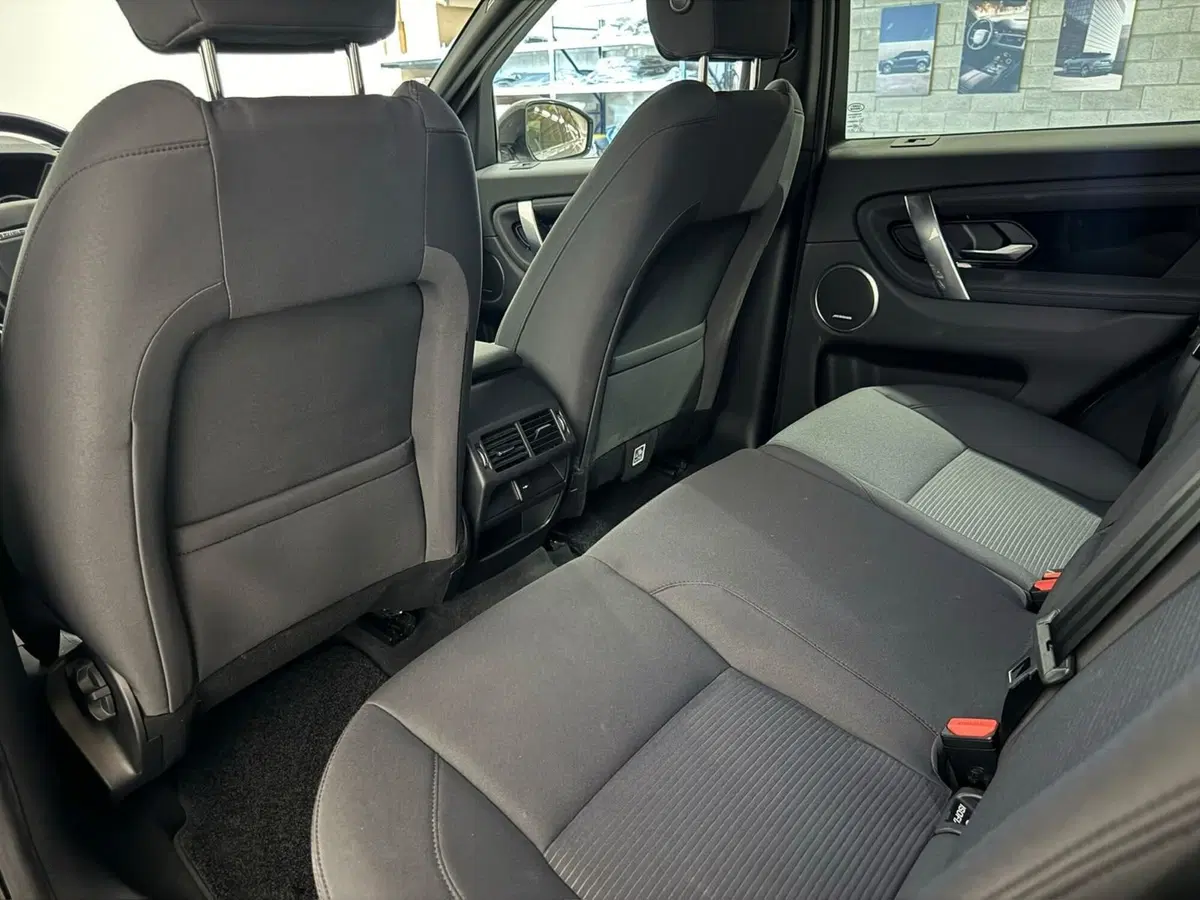 Land Rover Discovery Sport usata a Novara (18)