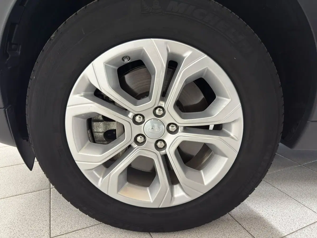 Land Rover Discovery Sport usata a Novara (9)